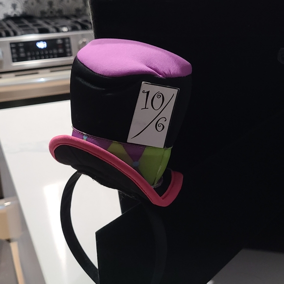 Female Mad Hatter Costume - Picture 2 of 15